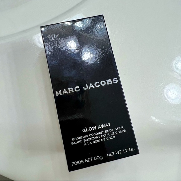 Marc Jacobs Glow Away Bronzing
Coconut Body Stick 14 TAN-TASTIC! - Picture 7 of 7